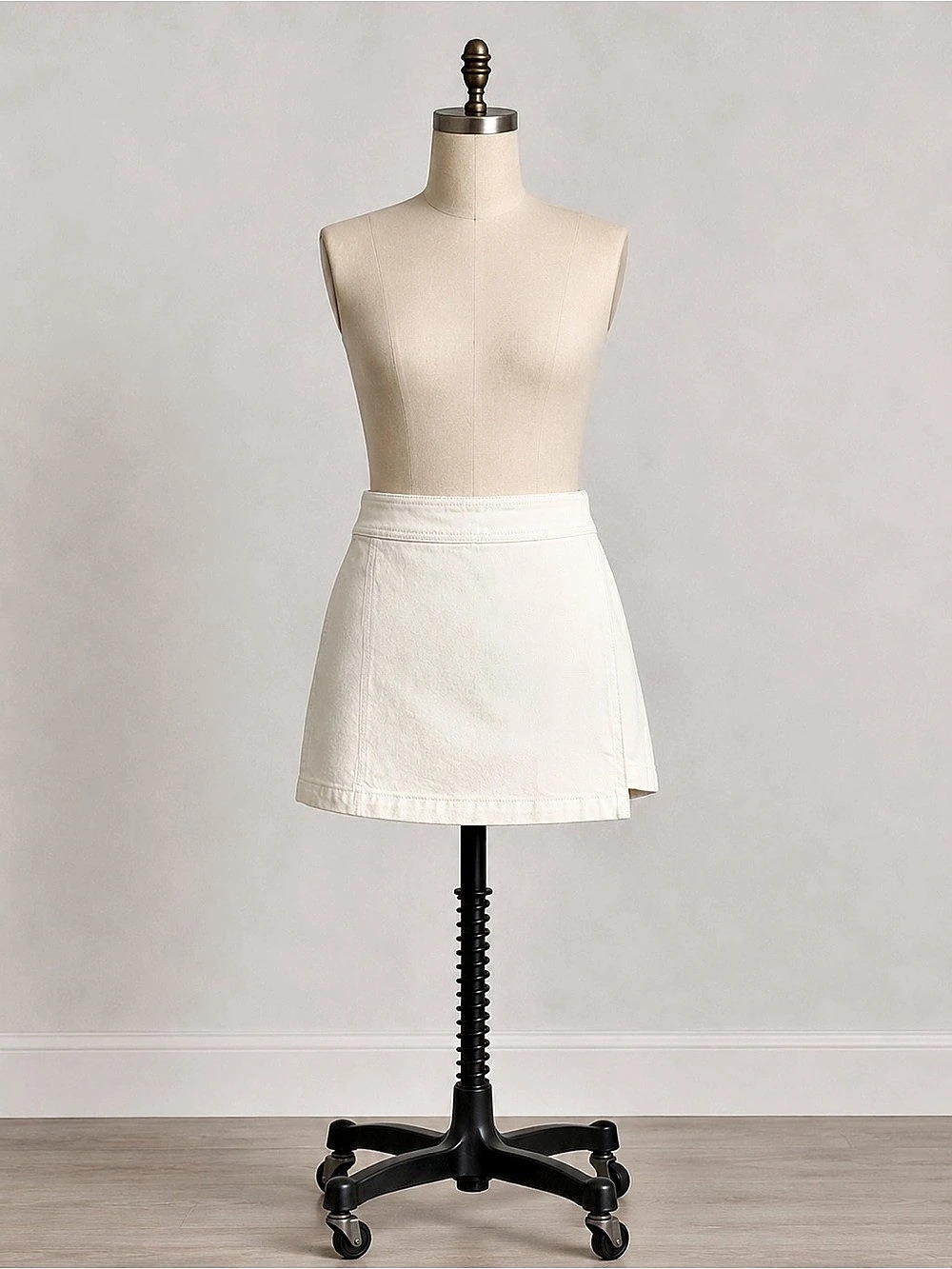 Mini Skirt in White Like New